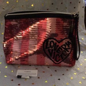 NEW. Large Makeup Bag/ Love VS